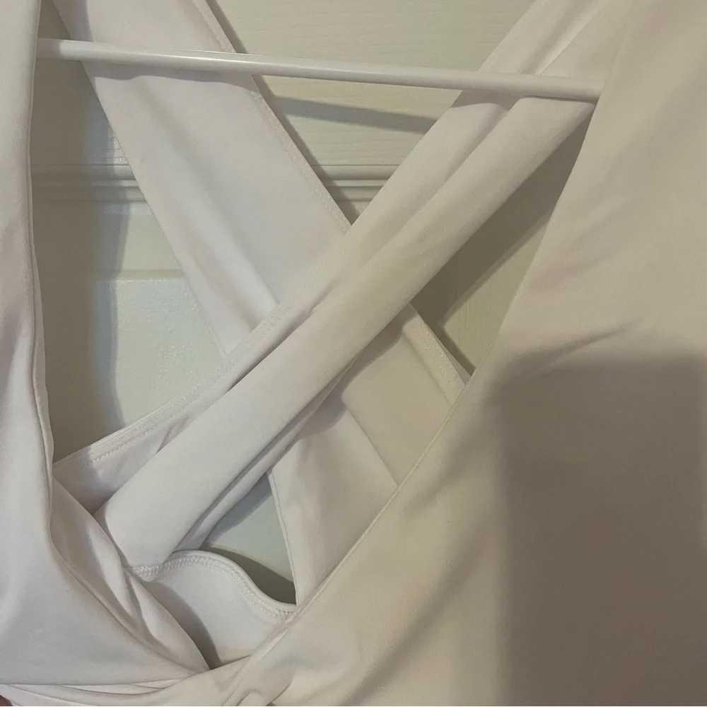 Fabletics Oasis Twist Sports Bra in White - Picture 3 of 8